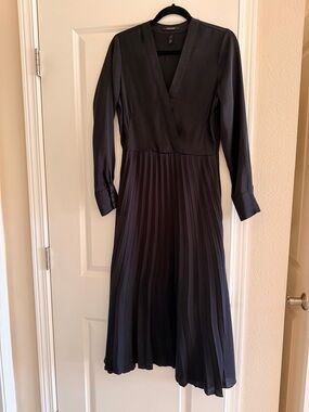 Elegant Black Pleated V-Neck Long Sleeve Dress